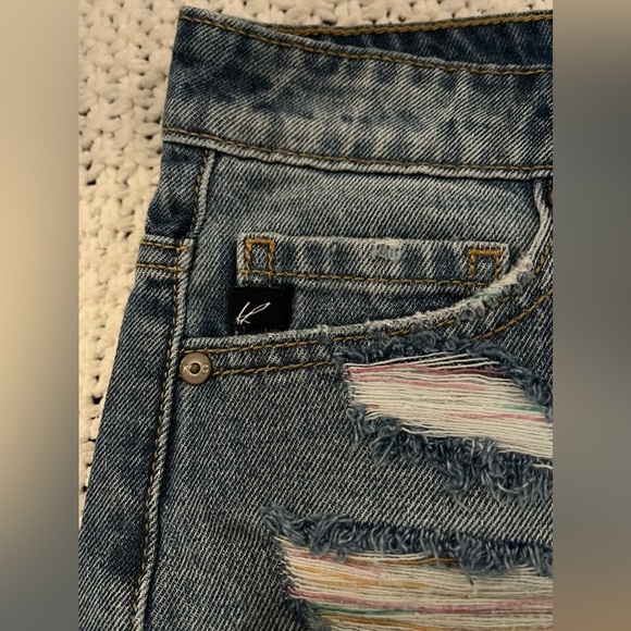 NWT KanCan Denim Shorts High Rise Light Color Thread Detail Fray Hem; Size 1/24 - Picture 3 of 11